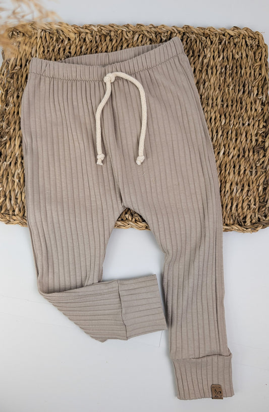 Sofortkauf – Hose Smoky Beige Rib | Größe 104