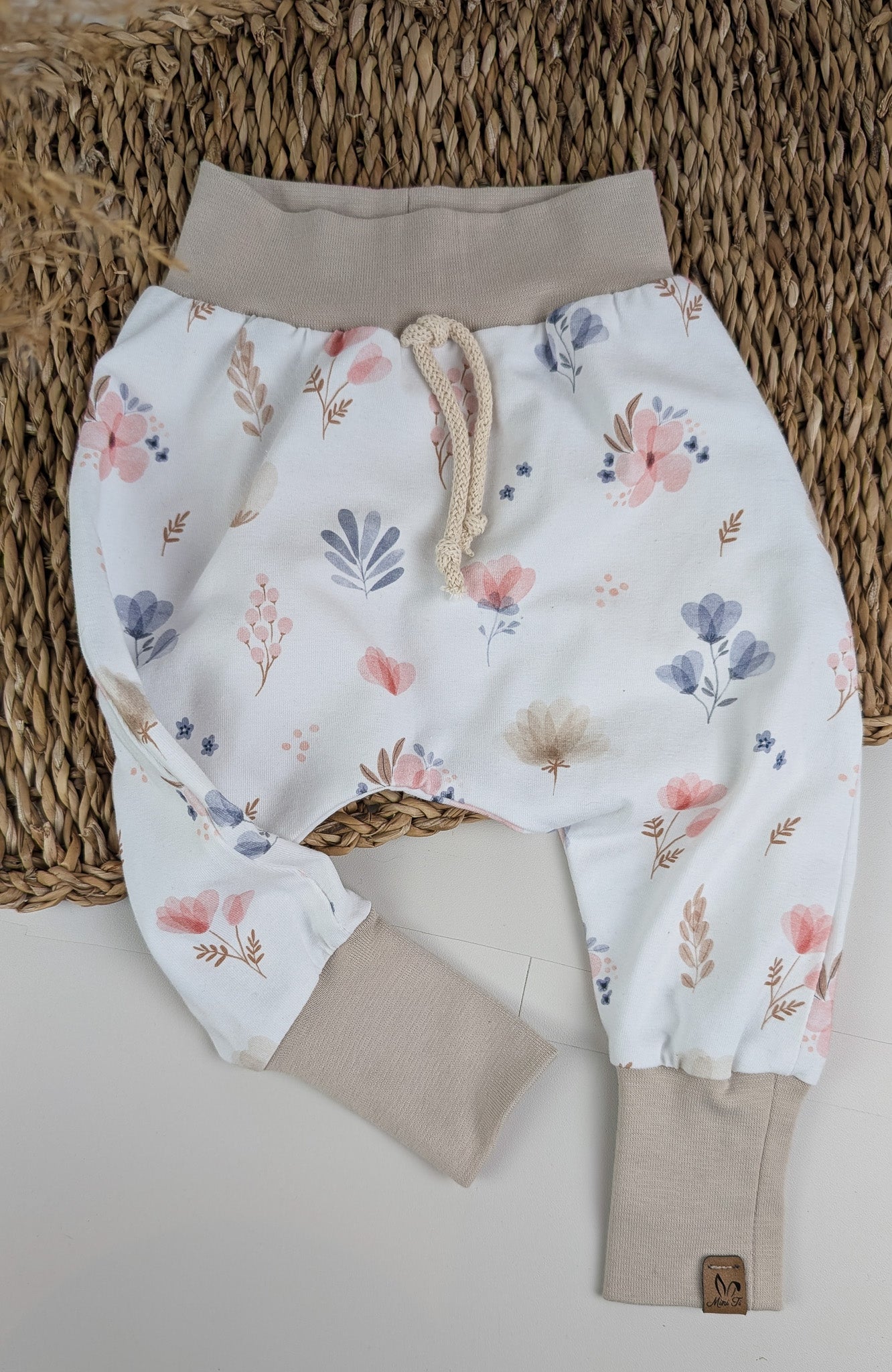 Sofortkauf – Mitwachshose Pastellblumen | Größe 80