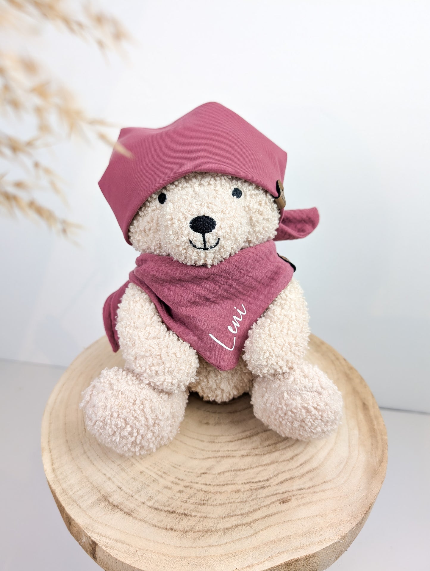 Kuscheltier Teddy mit Mütze und Halstuch | Personalisierbar