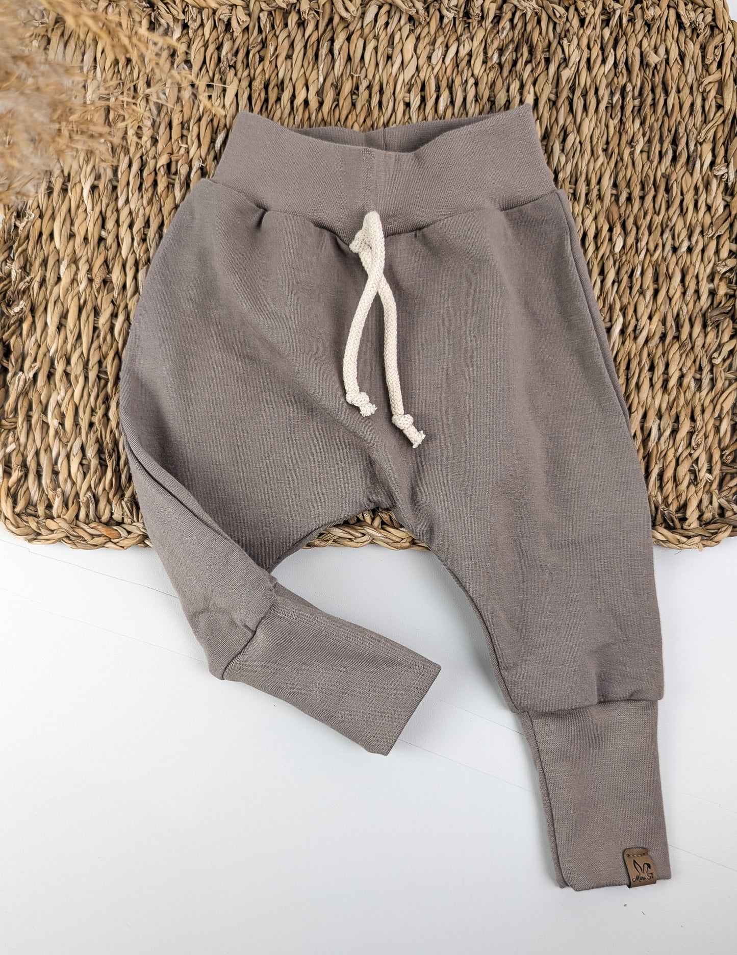 Sofortkauf – Mitwachshose Pumphose Smoky Beige | Größe 74