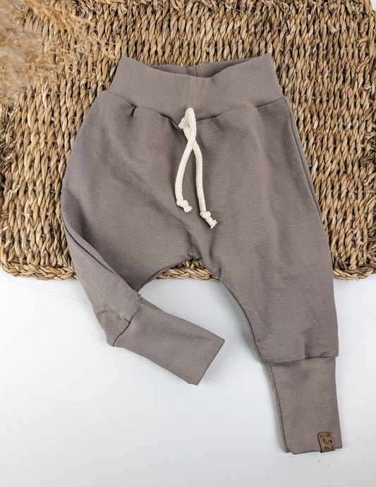 Sofortkauf – Mitwachshose Pumphose Smoky Beige | Größe 74