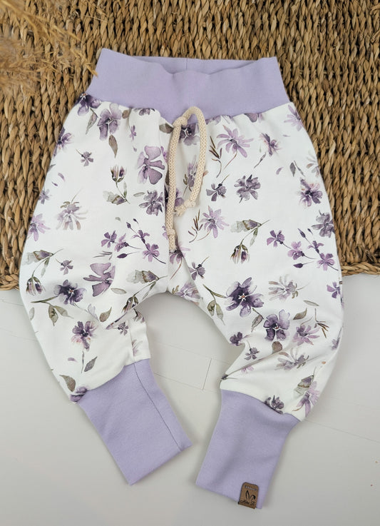 Sofortkauf – Hose Lavendel Blumen | Größe 80